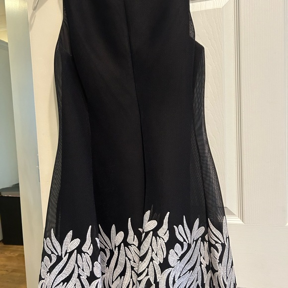 Black mesh with white flowers embroidered. size 12. Marching shoe black mesh - Picture 4 of 10